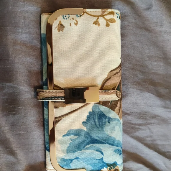 Floral wallet - Picture 1 of 2